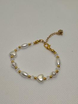 Armband mit Herzperlen