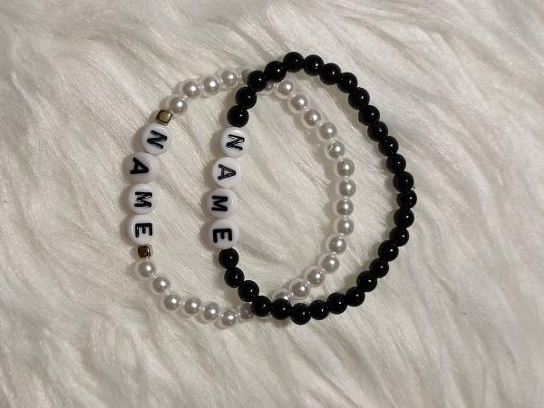 Partnerarmbänder mit Namen