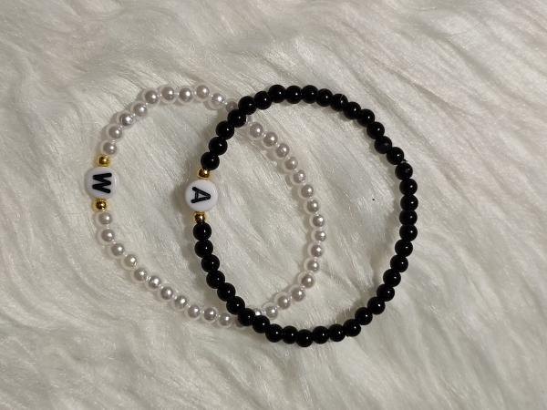 Partnerarmbänder mit Anfangsbuchstaben