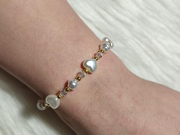 Armband mit Herzperlen